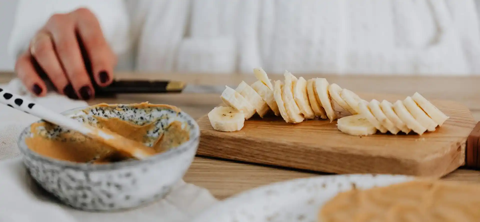 Gesunde Zwischenmahlzeit zeigt Ernährungsberatung, die wirkt – individuell & alltagstauglich