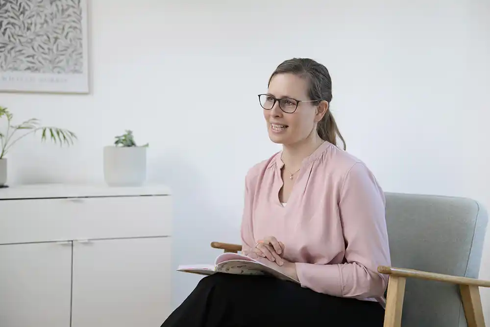 Dr. Jana Grube bei der Ernährungstherapie